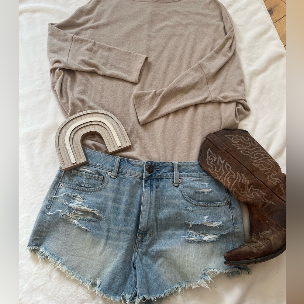 LIKE NEW VINTAGE AMERICAN EAGLE DISTRESS JEAN SHORTS W12/31 🦅